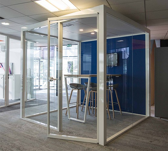 vitree-3-faces-ossature-blanche-en-cloisons